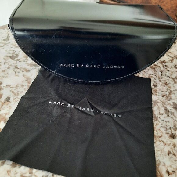 Black Clam Shell Marc By Marc Jacobs Glasses - Picture 1 of 7